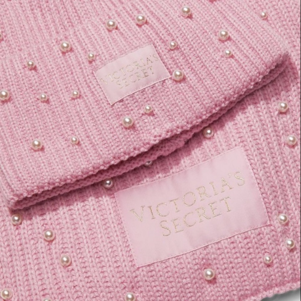 BRAND NEW! Victoria’s Secret Scarf Set!